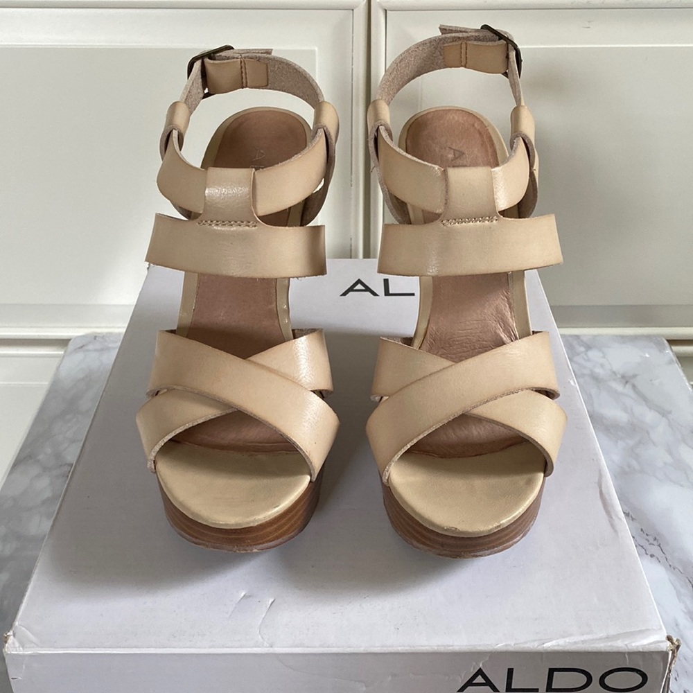 Aldo Sandals, Ivory/ Natural color Sz 7